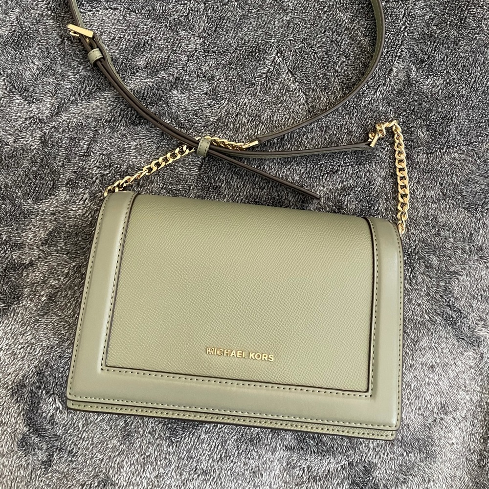 (Like new 99%) MK Jet Set crossbody bag